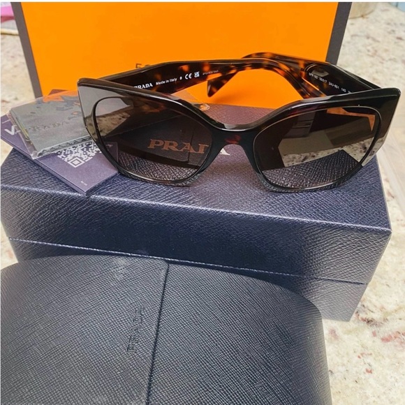 Prada PR 19ZS model, featuring a tortoise (Havana) frame and brown gradient main image 5